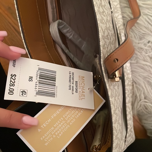 Michael Kors Bedford large pocket Tote white,Still tags! New never used, leather - Picture 6 of 6